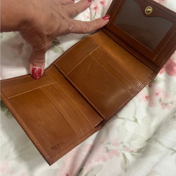 New! King Ranch Saddleshop Ladies’ Leather Tri-Fold Clutch Wallet - Picture 2 of 4